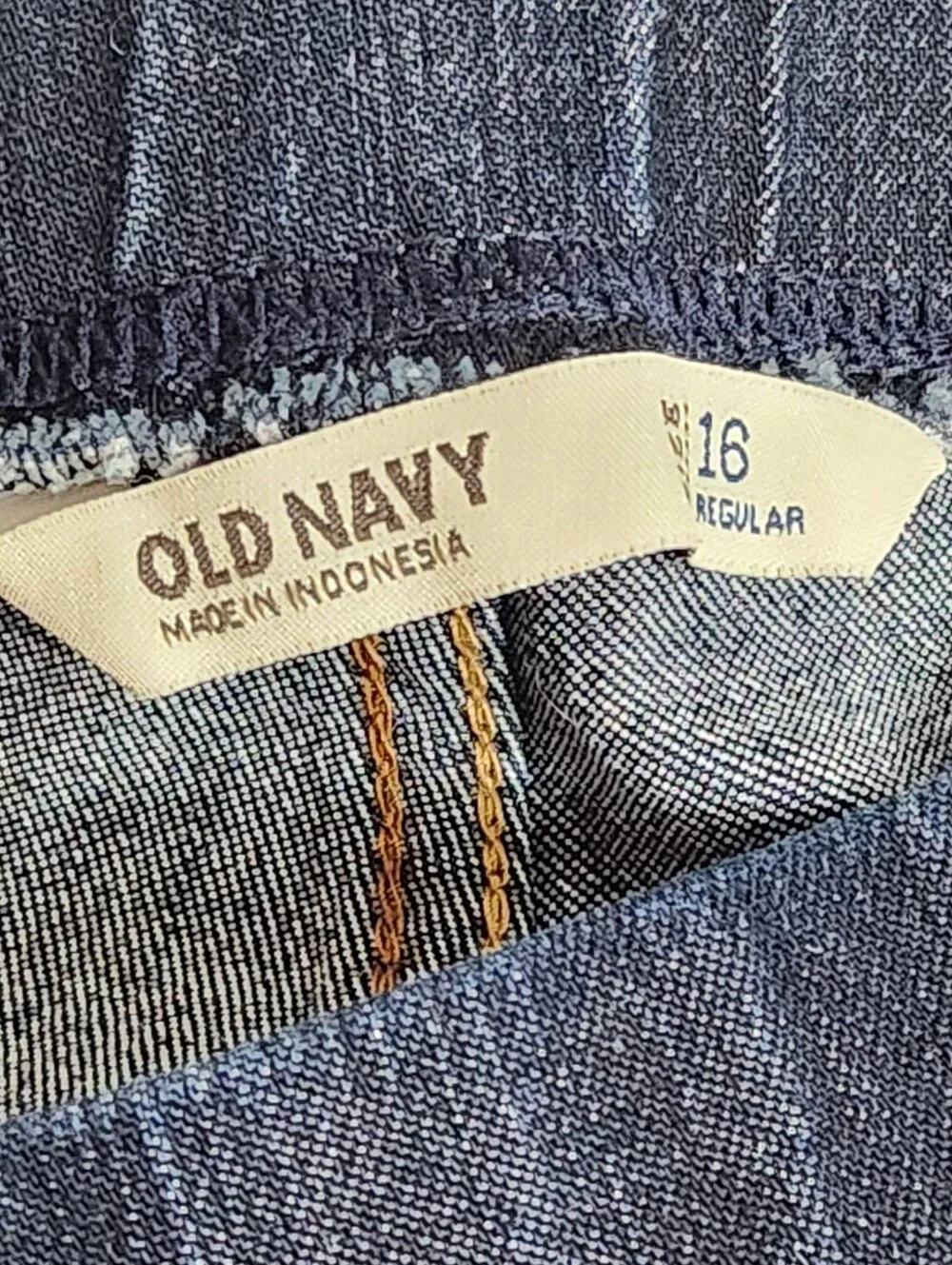 Old Navy Pull-on Style Skinny Jeans - Picture 13 of 13